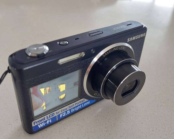 Samsung digital camera DV180F Wi-Fi  (16.2 m/pixel, 5 x optical zoom, HD video)