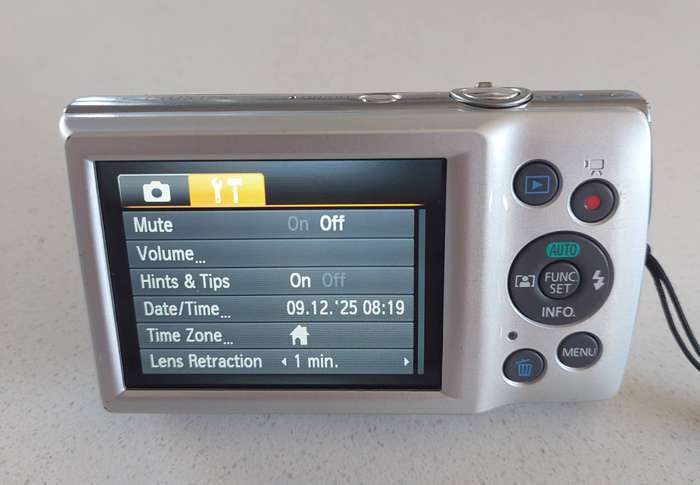 Canon IXUS digital camera 175 (20 m/pixel, 8 x optical zoom, HD video)
