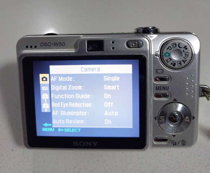 Sony Cybershot digital camera DSC-W50 (6 m/pixel, 3 x optical zoom, video recording)