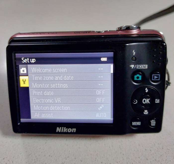 Nikon CoolPix digital camera L23 (10 m/pixel,  5 x optical zoom, video recording)