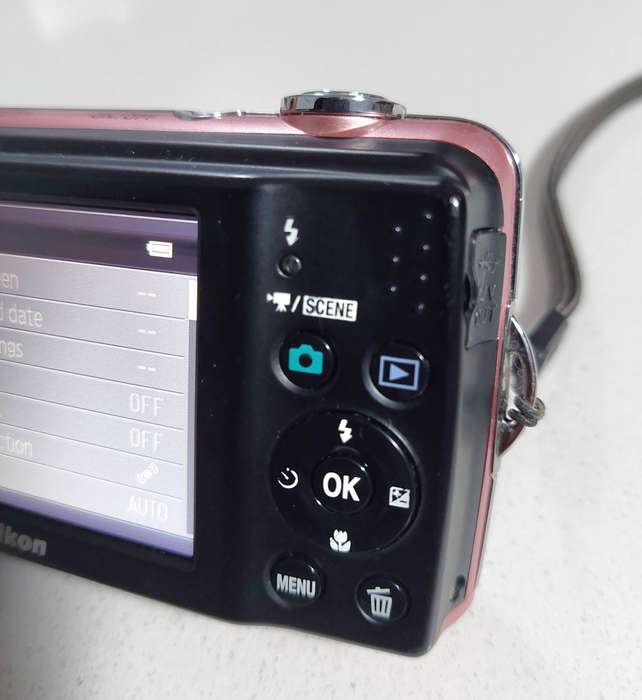 Nikon CoolPix digital camera L23 (10 m/pixel,  5 x optical zoom, video recording)