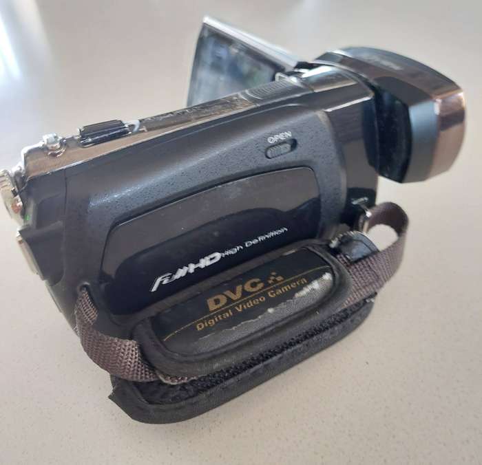 Full HD video recorder (does normal HD video as well as 3D videos)