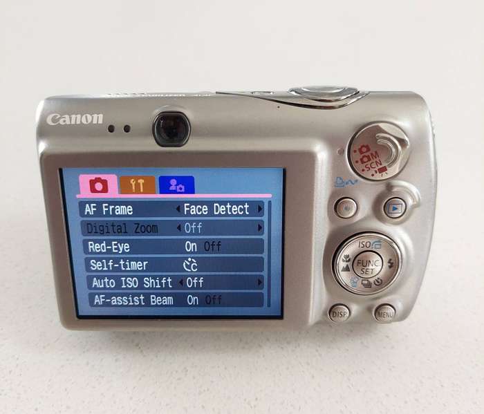 Canon PowerShot digital camera SD950 IS (12.1 m/pixel, 3.7 x optical zoom, video recording)