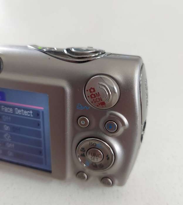 Canon PowerShot digital camera SD950 IS (12.1 m/pixel, 3.7 x optical zoom, video recording)