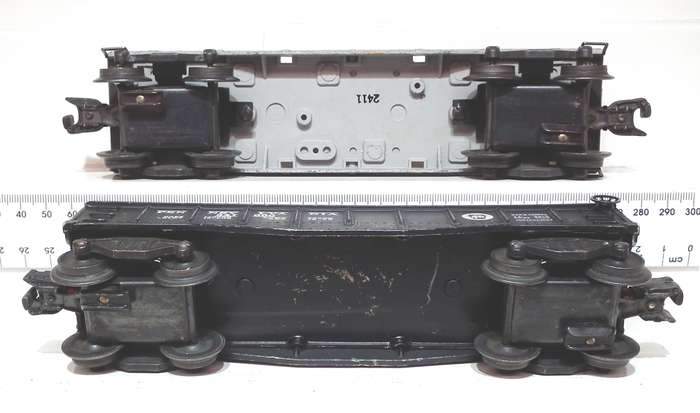 LIONEL O: Pots-War Flat Car + Pennsylvania Gondola in Fair Used condition(USA)