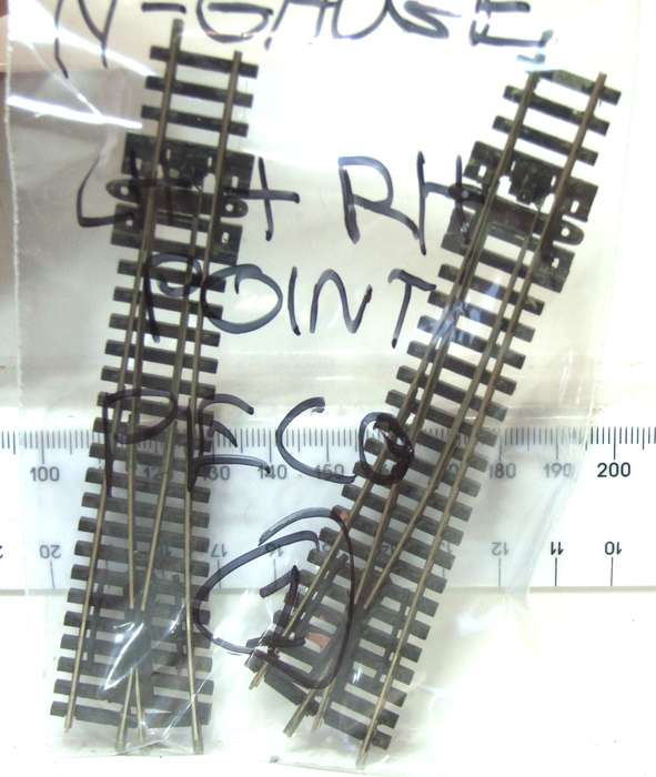 PECO N: These Nickel Silver Points LH + RH are up for Auction in GOOD Used Condition.(England)