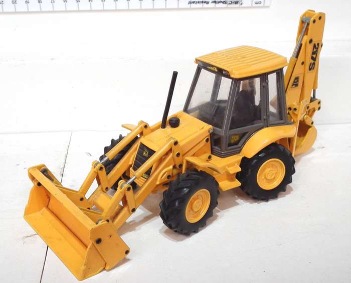 JADJ 1:35: Detailed  JCB 217S Digger Loader in Good Un-Boxed Used Condition.
