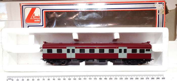 LIMA HO: SAR Suburban 3rd Class Passenger Coach in Very Good Boxed condition(Italy)
