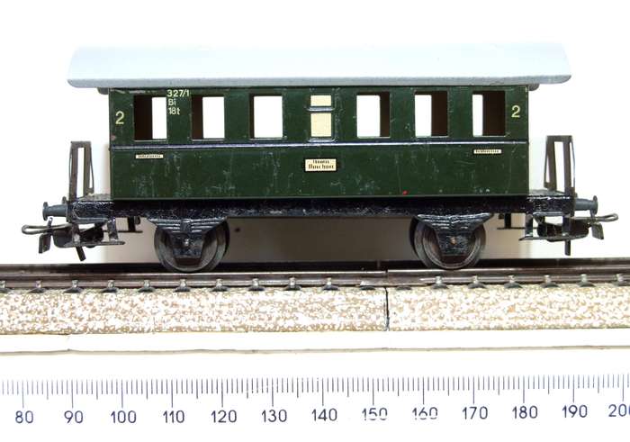 MARKLIN HO: Vintage `DB` 2nd Class Passenger Wagon in Fair un-boxed condition (Germany)