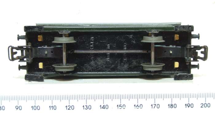 MARKLIN HO: Vintage `DB` 2nd Class Passenger Wagon in Fair un-boxed condition (Germany)
