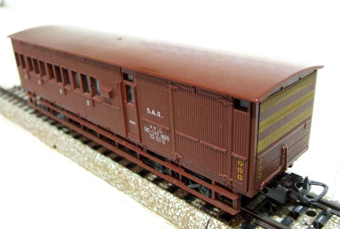 LIMA HO: SAR V8 Guards Van in Very Good Boxed Condition(Italy)