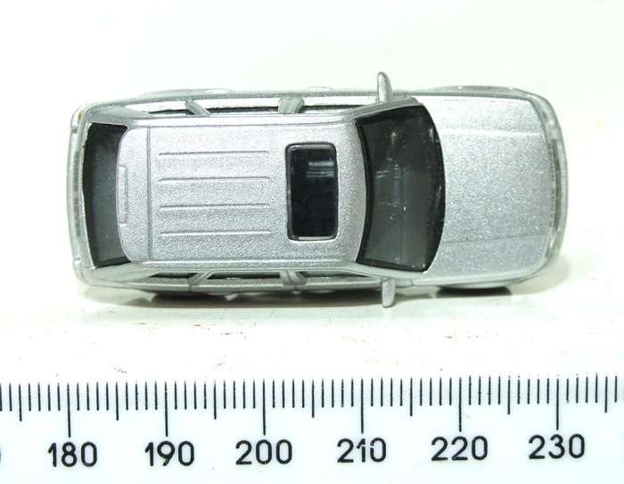 MALIBU HO: Highly Detailed Range Rover in Like New Un-Boxed Condition.