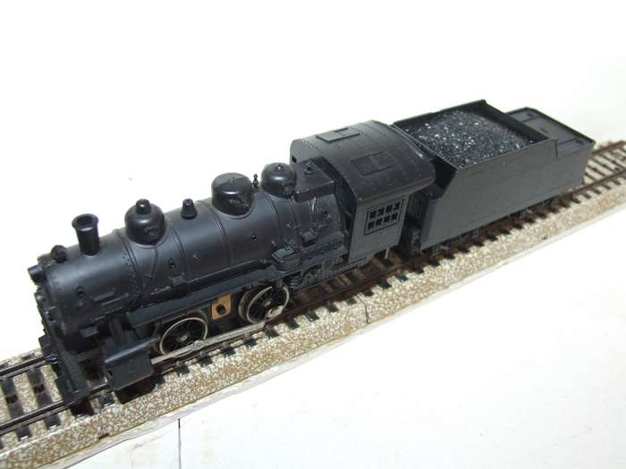 LIMA HO:  Unmarked Locomotive with Water Tender in Fair, Un-boxed and Used Condition(Italy)