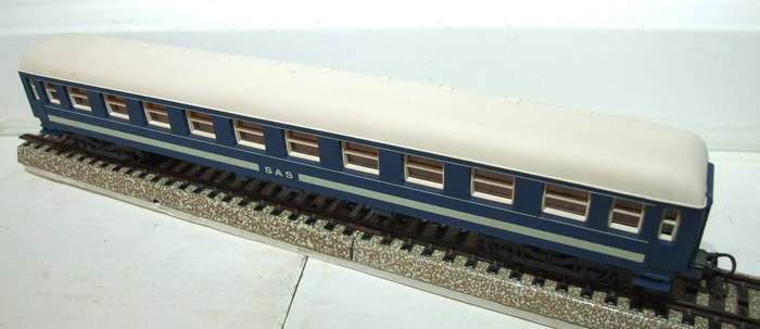 LIMA HO: SAR/SAS Blue Train Passenger Coach in Fair, Repaired Un-Boxed condition(Italy)