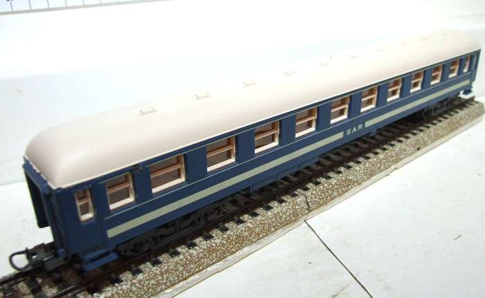 LIMA HO: SAR/SAS Blue Train Passenger Coach in Fair, Repaired Un-Boxed condition(Italy)