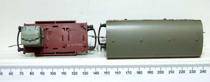 TRI-ANG OO:  Vintage English Container Carrier + Baggage Van in Scrap Un-Boxed condition.
