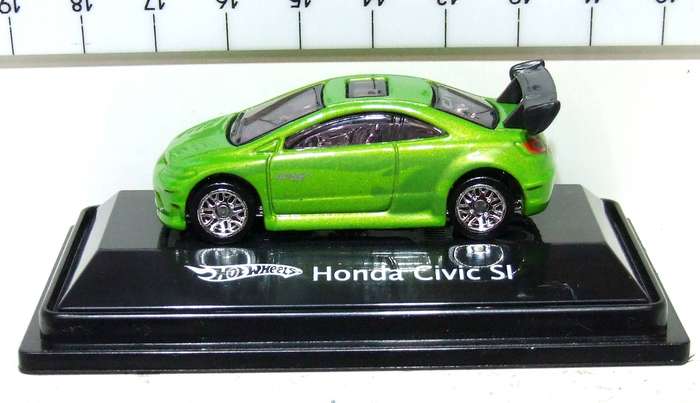 HOT WHEELS HO: Highly Detailed HONDA CIVIC Si  in Like New Boxed Condition.