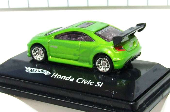 HOT WHEELS HO: Highly Detailed HONDA CIVIC Si  in Like New Boxed Condition.