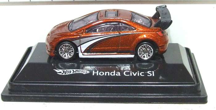 HOT WHEELS HO: Highly Detailed HONDA CIVIC Si  in Like New Boxed Condition.