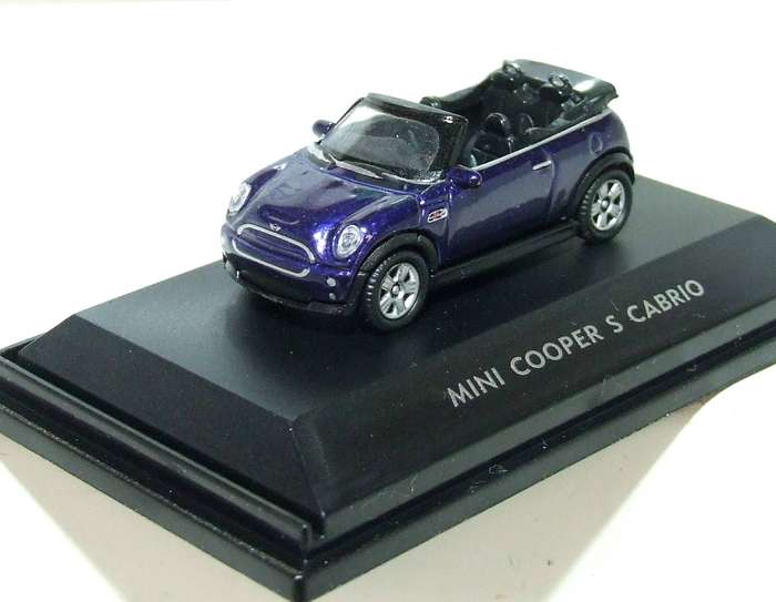WELLY HO: Highly Detailed Mini Cooper Cabrio  in Like New Boxed Condition.