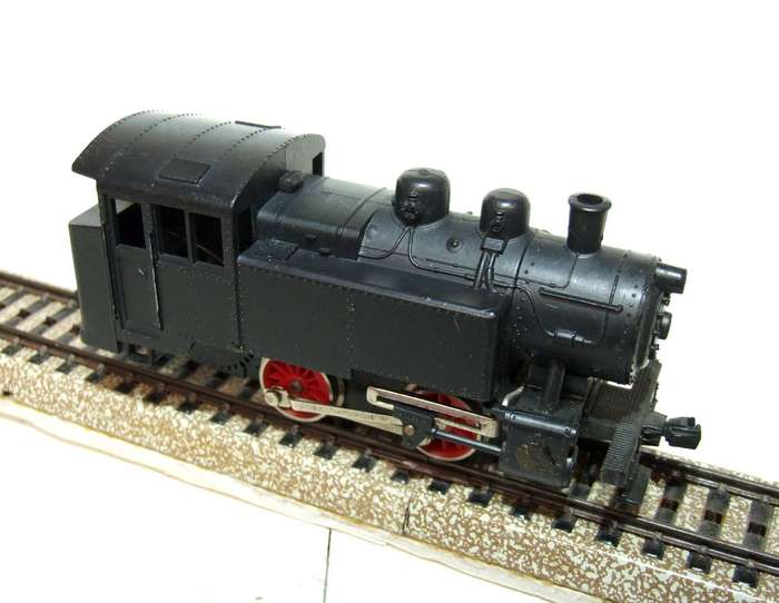 LIMA HO: Unmarked  European Style Tank Locomotive in Fair, Un-boxed and Used Condition(Italy)