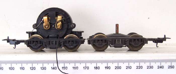 LIMA HO: SAR E5 Loco Power Bogies with Low Gearing Configuration in Good Condition for Parts.(Italy)