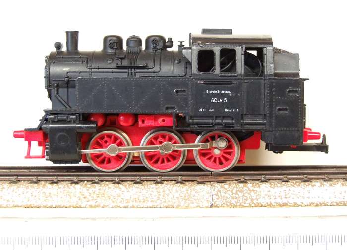 LIMA HO: Unmarked Junior European Style Tank Locomotive in Good, Un-boxed and Used Condition(Italy)