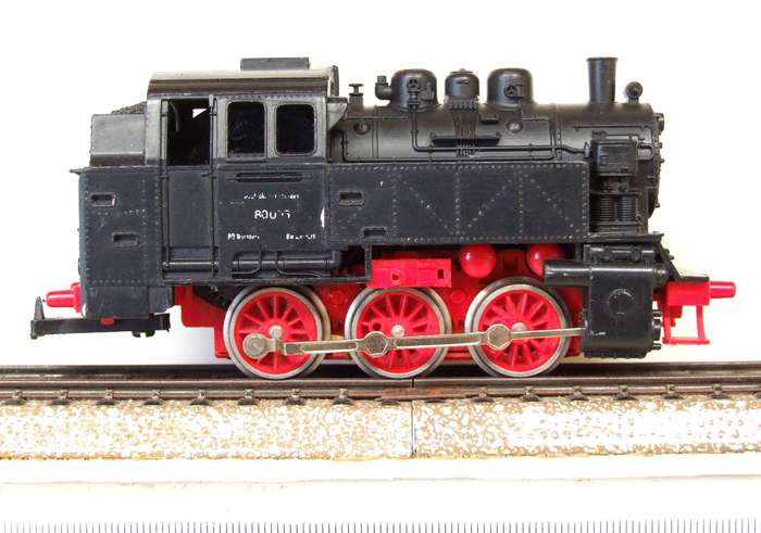 LIMA HO: Unmarked Junior European Style Tank Locomotive in Good, Un-boxed and Used Condition(Italy)