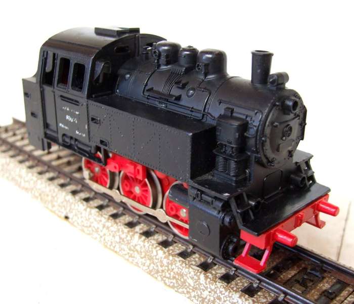 LIMA HO: Unmarked Junior European Style Tank Locomotive in Good, Un-boxed and Used Condition(Italy)