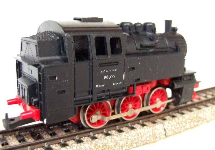 LIMA HO: Unmarked Junior European Style Tank Locomotive in Good, Un-boxed and Used Condition(Italy)