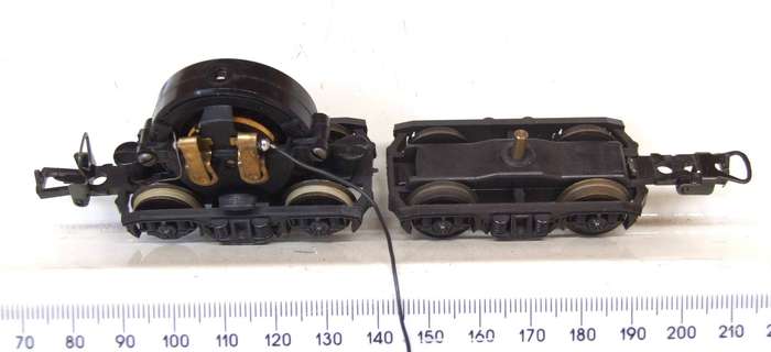 LIMA HO: SAR E5 Loco Power Bogies with Low Gearing Configuration in Good Condition for Parts.(Italy)