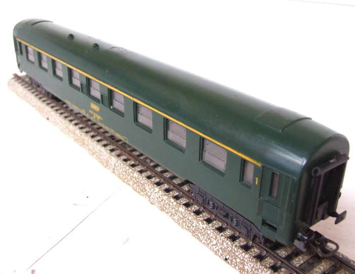 JOUEF OO:  Vintage Detailed SNCF 1st Class Passenger Coach in Fair Un-Boxed condition.