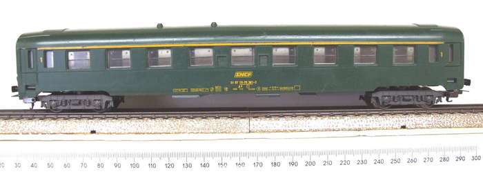 JOUEF OO:  Vintage Detailed SNCF 1st Class Passenger Coach in Fair Un-Boxed condition.