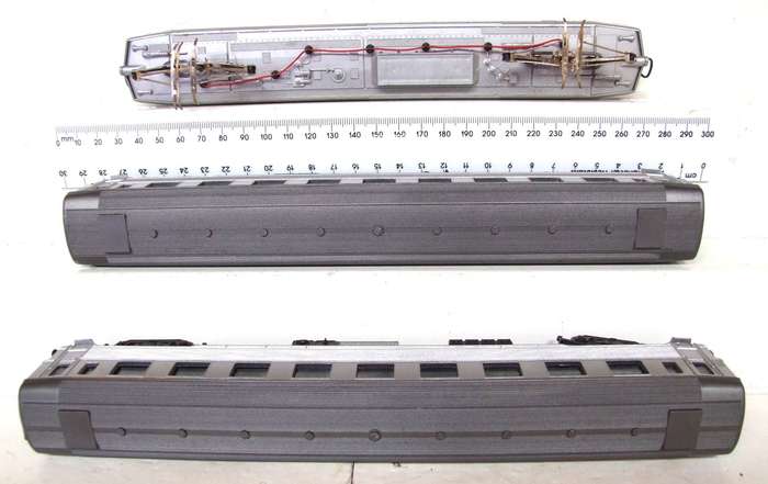 LIMA HO:  Vintage SNCF European Train Set in Good Un-Boxed condition (Italy)