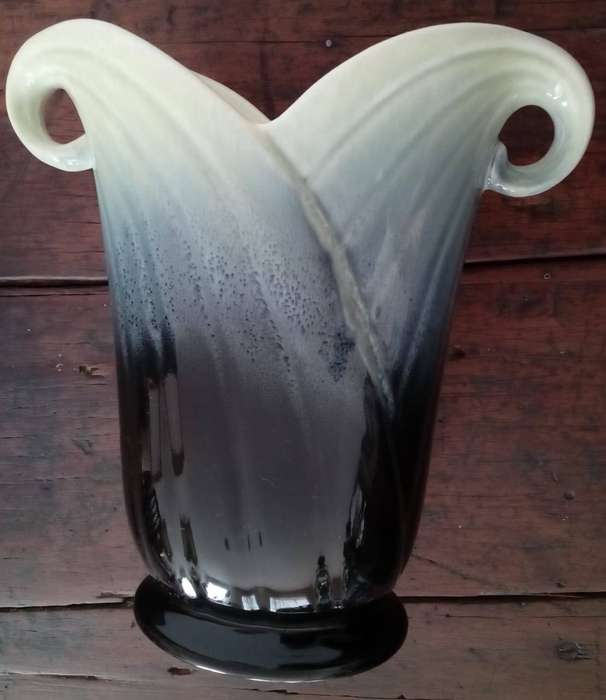 Crown Devon vases Pair of Swirl handles Design of different heights.