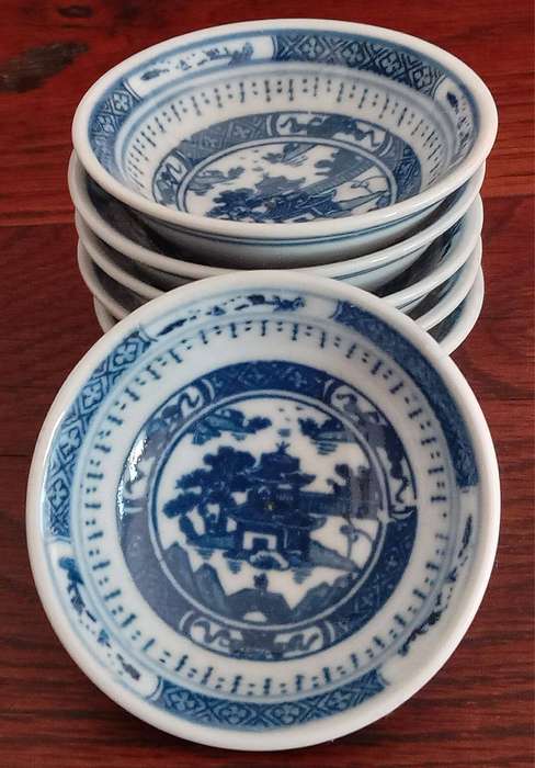 Chinese dinner service Jandgezhen porcelain Blue and White rice grain and Canton Blue Willow pattern