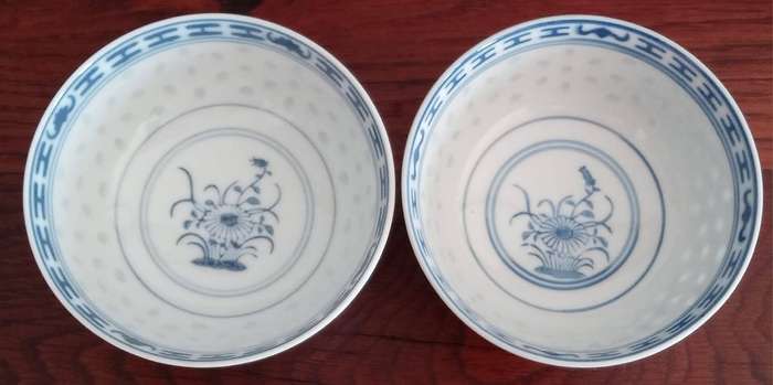 Chinese dinner service Jandgezhen porcelain Blue and White rice grain and Canton Blue Willow pattern