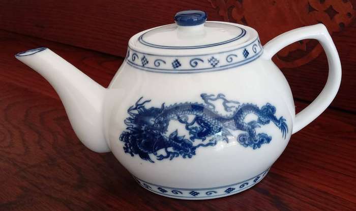 Blue and White Chinese teapot depicting 5 claw Dragon chasing the Pearl of Wisdom.