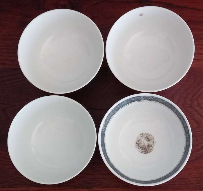 Chinese bowls and spoons. R99 per Set. Green set sold already!