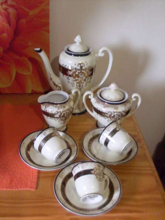 Pretty Raised Design Small Cup Tea Set, 11 Pieces.