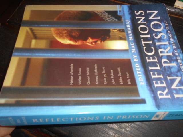 Reflections in prison ed Mac Maharaj forew Desmond Tutu Zebra & Robbeneiland museum