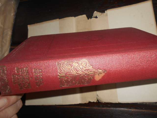 Charles Dickens -  1 volume  OLIVER TWIST  -  Caxton Pub books with colour plate