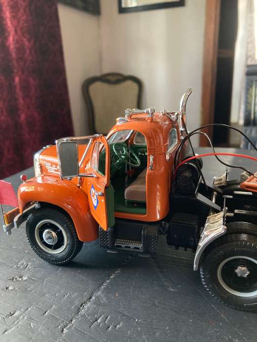 MACK B SERIES TRUCK WITH LOWBED TRAILER 1:25 SCALE BY FIRST GEAR