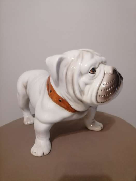 Porcelain English Bull Dogs - Large 23 CM H - 39 CM L ( NEAR MINT) - Small 18 CM H - 18 CM L (VG+)