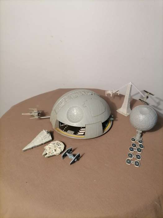 MICRO MACHINES STAR WARS A NEW HOPE THE DEATH STAR, 1994 - COMPLETE WITH EXTRAS - WITH FIGURES