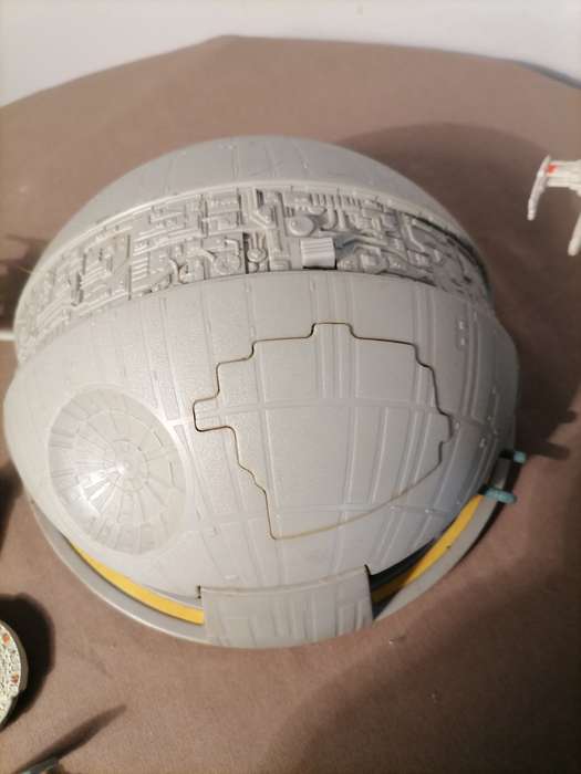 MICRO MACHINES STAR WARS A NEW HOPE THE DEATH STAR, 1994 - COMPLETE WITH EXTRAS - WITH FIGURES