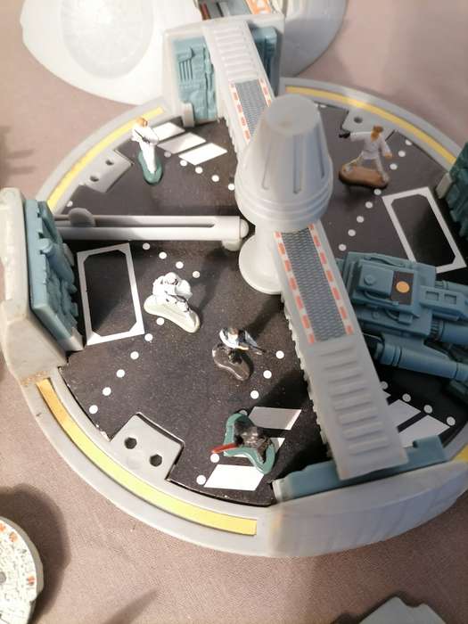 MICRO MACHINES STAR WARS A NEW HOPE THE DEATH STAR, 1994 - COMPLETE WITH EXTRAS - WITH FIGURES