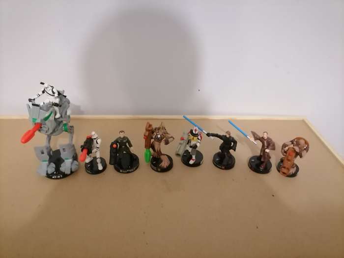 2005 LFL Hasbro Star Wars action figures Lot of 8 - AT-RT, CLONE TROOPER, DARTH VADER, WOOKIEE  SCOU