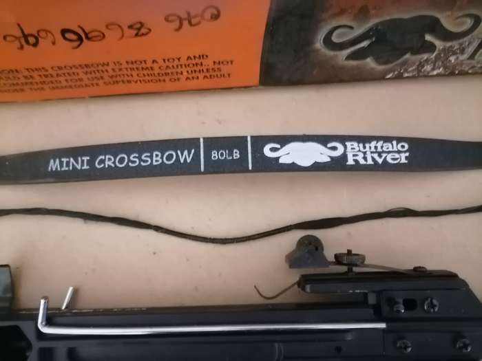 BUFFALO RIVER 80 LB CROSSBOW **TOP OF THE RANGE CROSSBOW** *GREAT PRICE** COMPLETE WITH 2 ARROWS