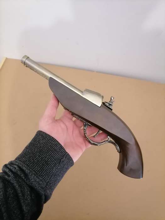 Flintlock Replica Pistol Lighter made from wood and pewter - 100% WORKING